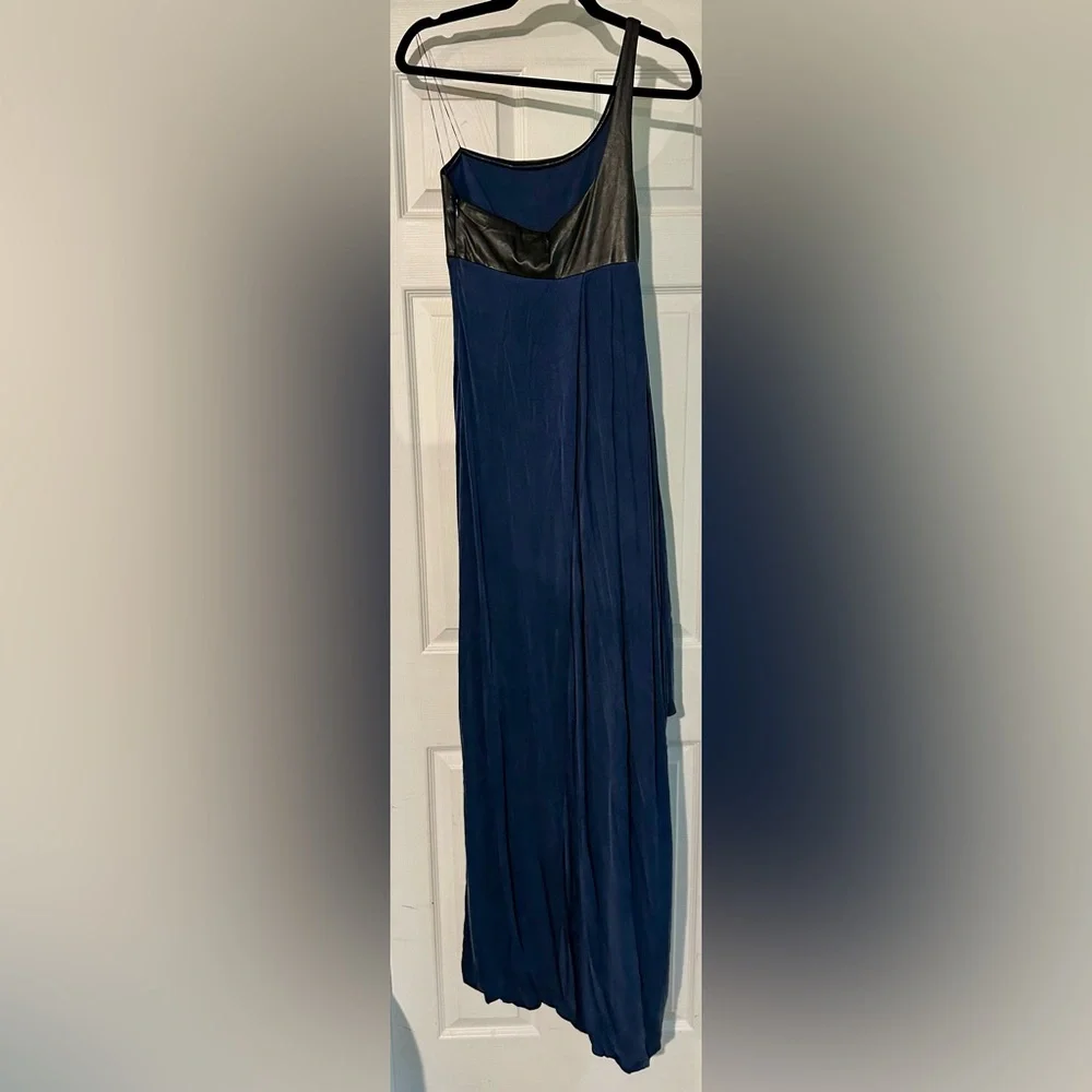 Stunning full length Hugo Boss Gown with leather bodice. - Picture 4 of 8